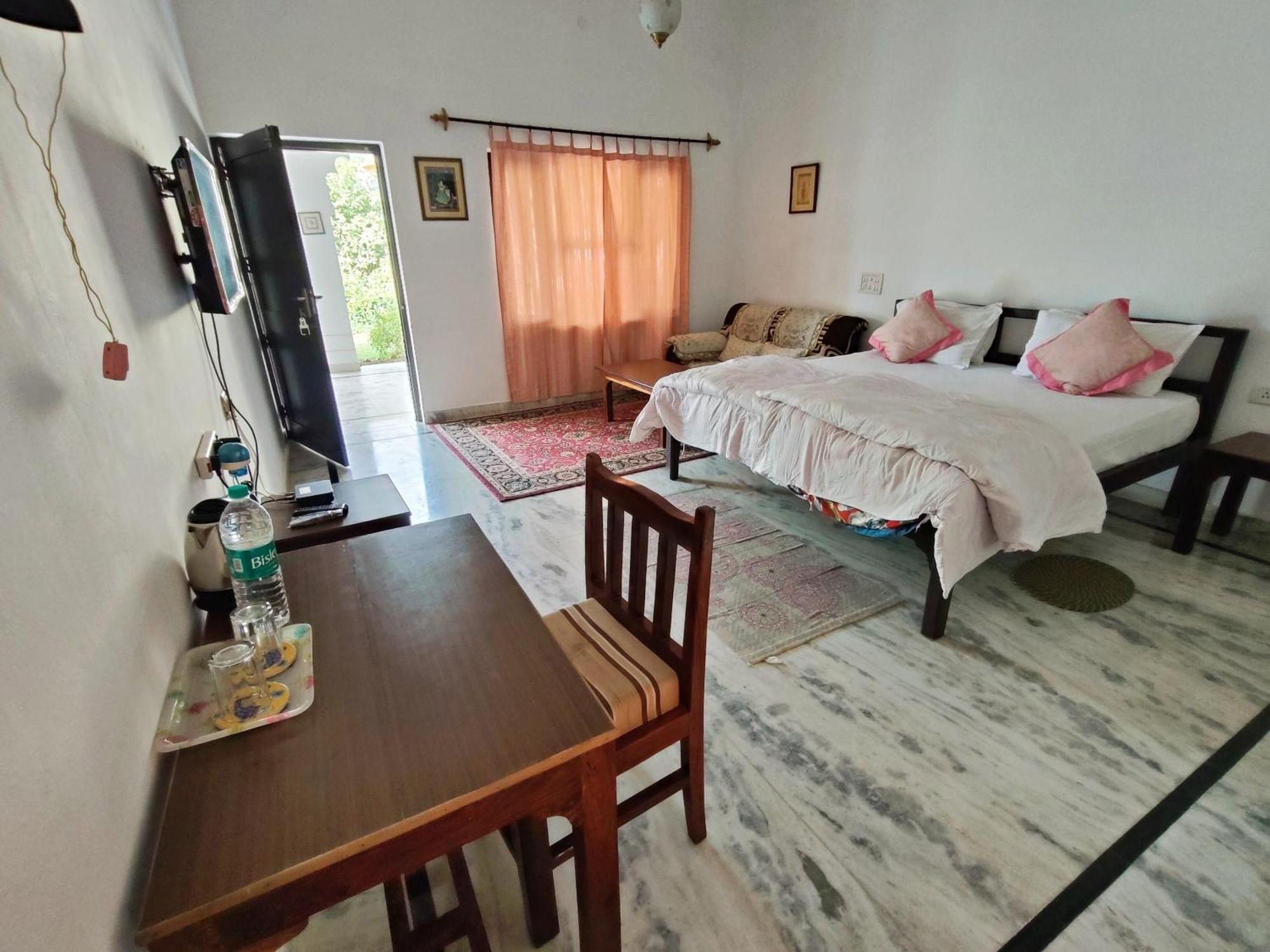 Royal Farm Bharatpur Quarto foto