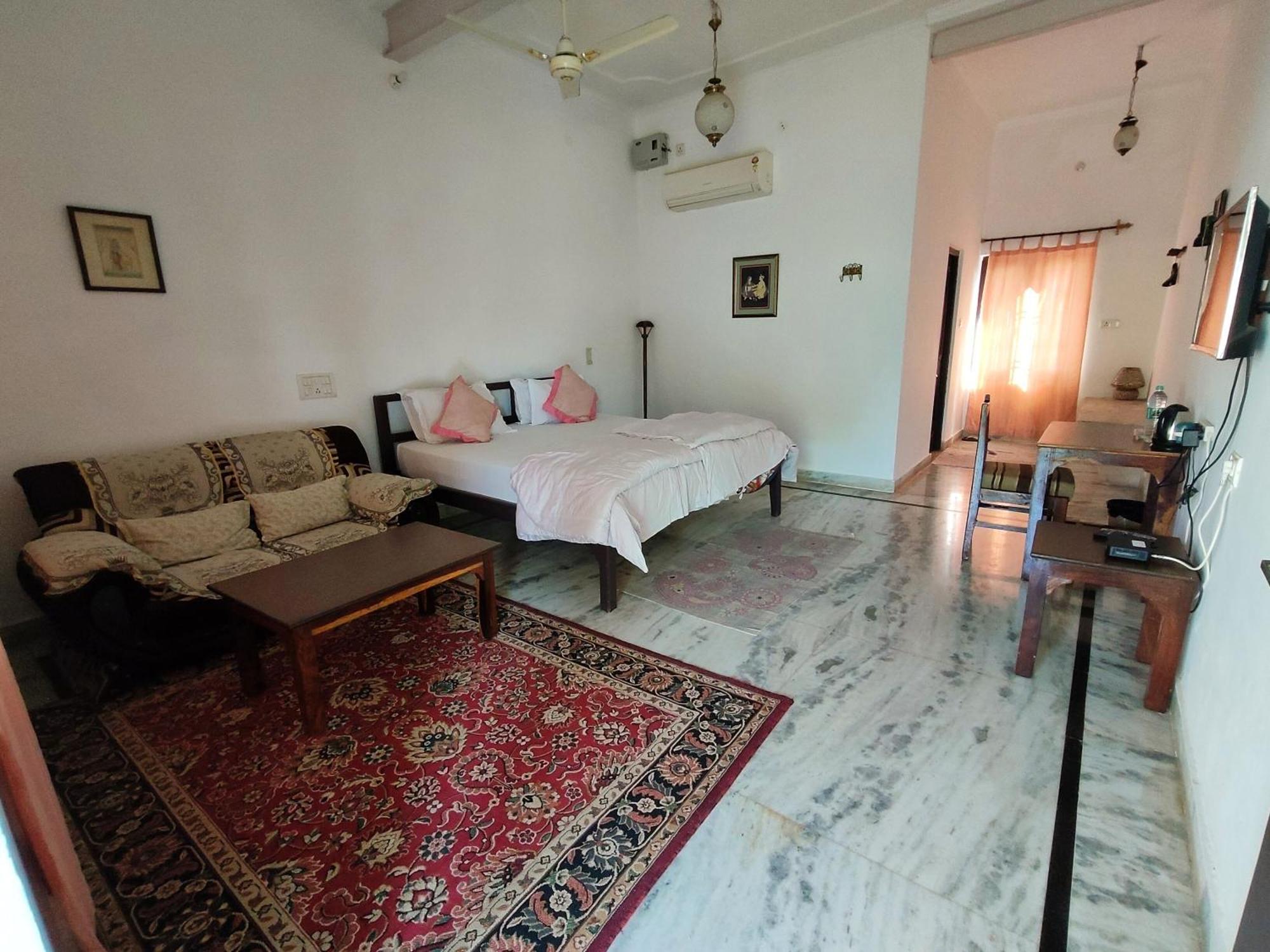 Royal Farm Bharatpur Quarto foto
